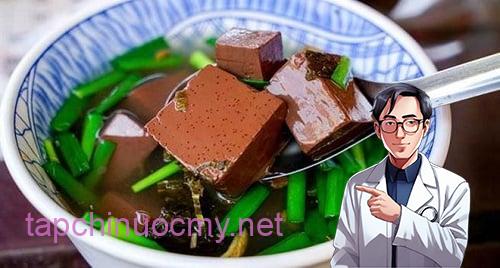 3 đối tượng tuyệt đối không nên ăn tiết lợn 