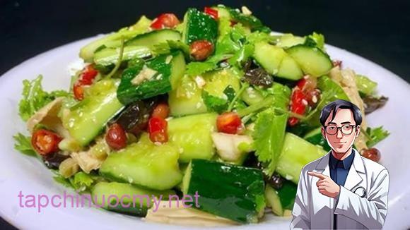 Vào mùa hè, salad trộn rất được ưa chuộng nhờ vị mát dịu, dễ ăn. 