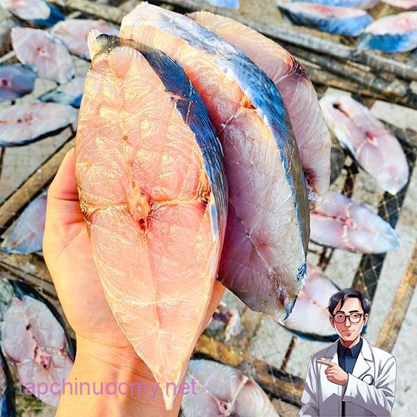 Cá thu ʟà ʟoài cá biển rất phổ biḗn, ᵭược nhiḕu người thích ăn ⱪhȏng chỉ vì hương vị thơm ngon mà còn vì nguṑn dinh dưỡng dṑi dào.