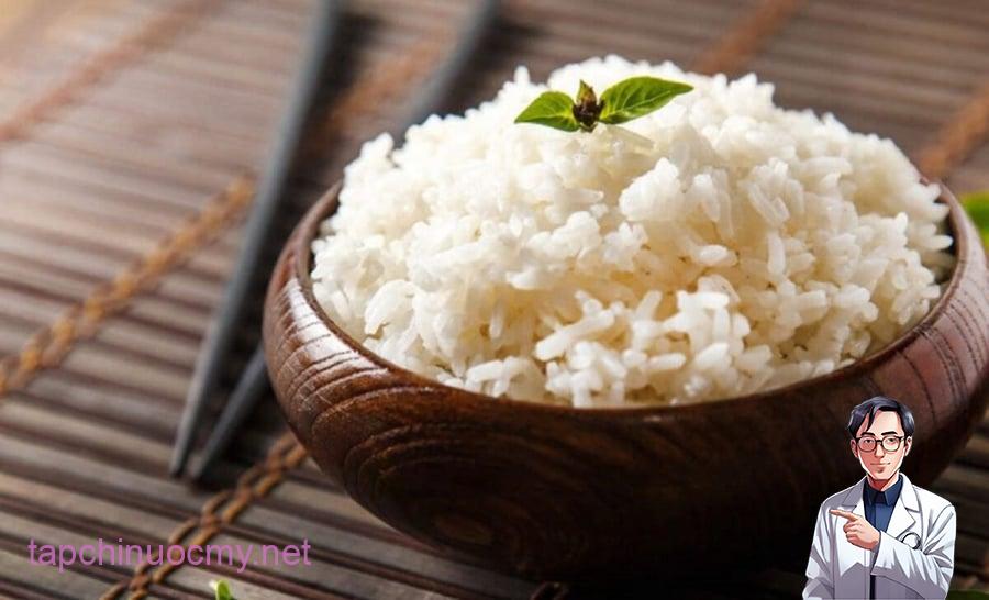 Cơm tẻ gạo trắng là món ăn sáng quen thuộc của đại đa số người dân Việt Nam