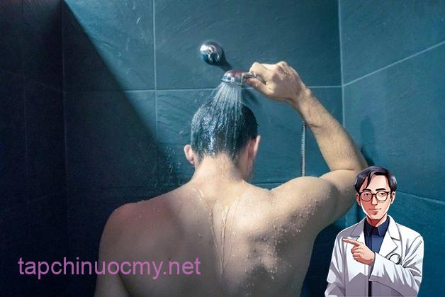 Người đàn ông 30 tuổi bị đột quỵ khi đang tắm: Có 5 lưu ý khi tắm trời lạnh cần ghi nhớ tránh gặp họa- Ảnh 2.