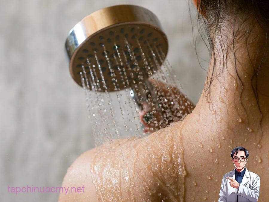 Những khung giờ dù bẩn cũng không nên tắm