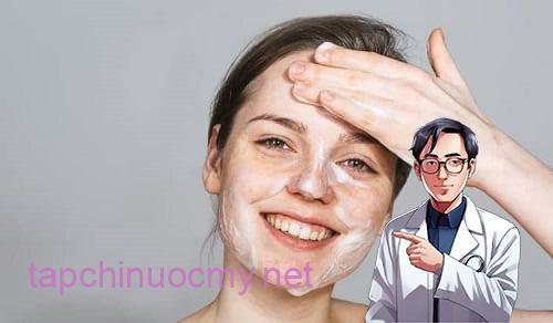 Khi hàng rào bảo vệ da suy yếu, da không chỉ kém mịn mà còn dễ kích ứng, nổi mụn hoặc khó “ăn makeup”, khiến diện mạo trông mệt mỏi dù đã chăm chút kỹ càng. 