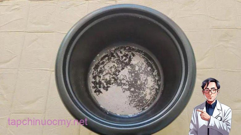 Dùng lòng nṑi cơm ᵭiện bị bong tróc lớp chṓng dính có gȃy hại khȏng? Cȃu trả lời khiḗn nhiḕu người hṓi hận - 3
