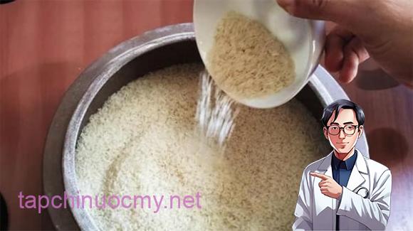 Gạo trong thùng gốm giàu 3 họ, gạo đựng thùng nhựa khó 3 đời, phong thủy thùng gạo