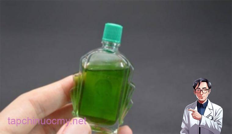 Cắm chiếc tăm bông vào lọ dầu gió, mẹo nhỏ xử lý mọi rắc rối nhà ai cũng thích