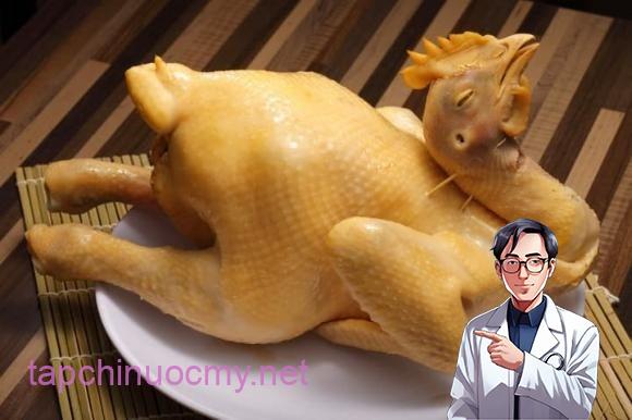Để gà có màu vàng đẹp, không bị lắng cặn tiết và tránh mùi tanh, nên nhẹ nhàng riêng lòng và tiết gà trong một nội dung khác thay vì cho chung vào nội tạng mịn gà cúng.
