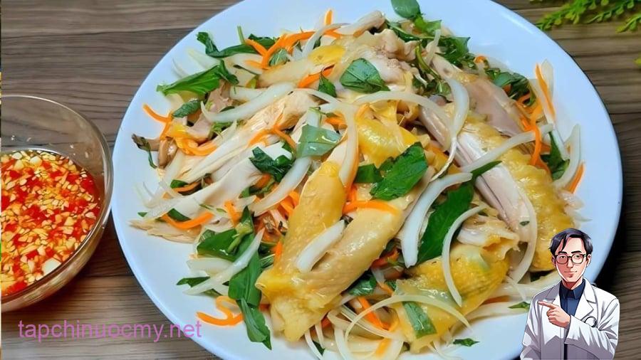 Bạn có thể thưởng thức món thịt gà vui ngày Tết thành món nội thanh mát, hấp dẫn.