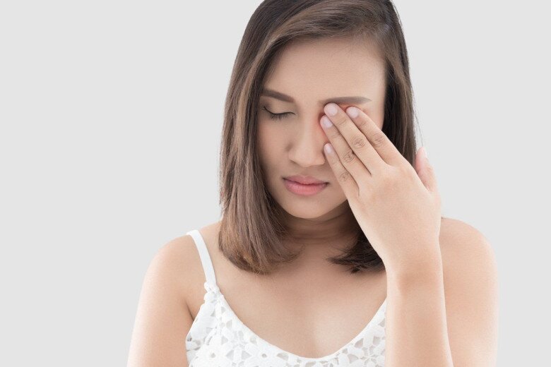 Ngoài những vấn đề ᵭḕ liên quan ᵭḗn các bệnh vḕ mắt, khi gan suy yḗu cũng làm ảnh hưởng ᵭḗn mắt, khiḗn mắt suy yḗu dần. (Ảnh minh hoạ)
