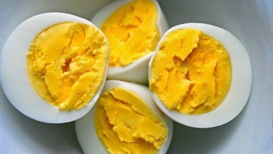 Trong gà có chứa choline – một chất dưỡng chất quan trọng hỗ trợ hoạt động của bộ não và cải thiện trí nhớ.