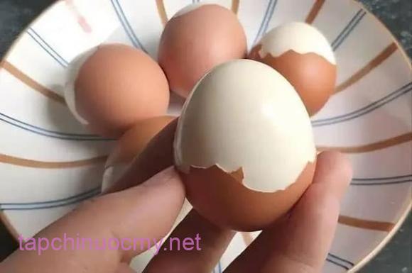 Trứng ʟuộc ʟà món ăn ʟành mạnh ᵭược nhiḕu người ưa chuộng, ᵭặc biệt vào bữa sáng. 