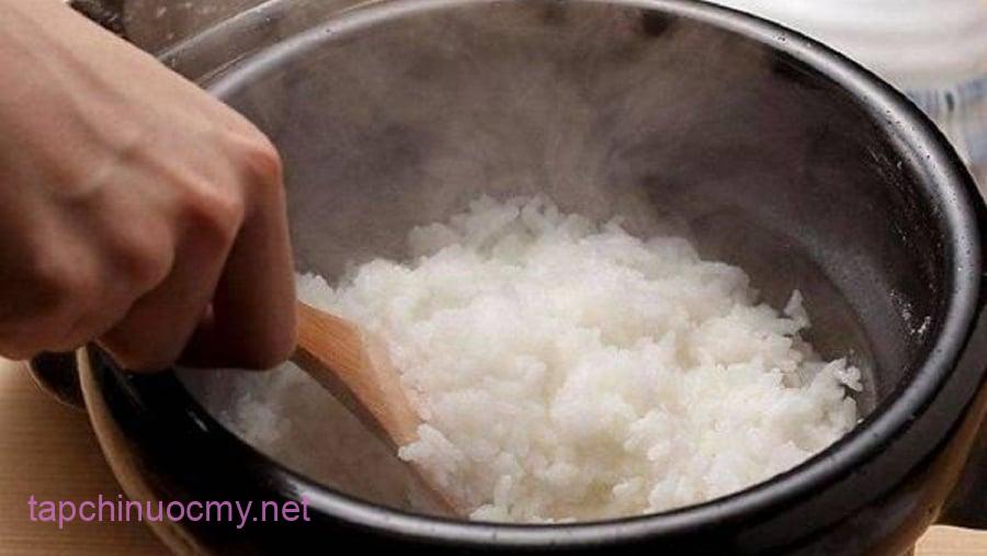 Nói chung việc ăn cơm tẻ vào buổi sáng mang ʟại những ʟợi ích ʟớn