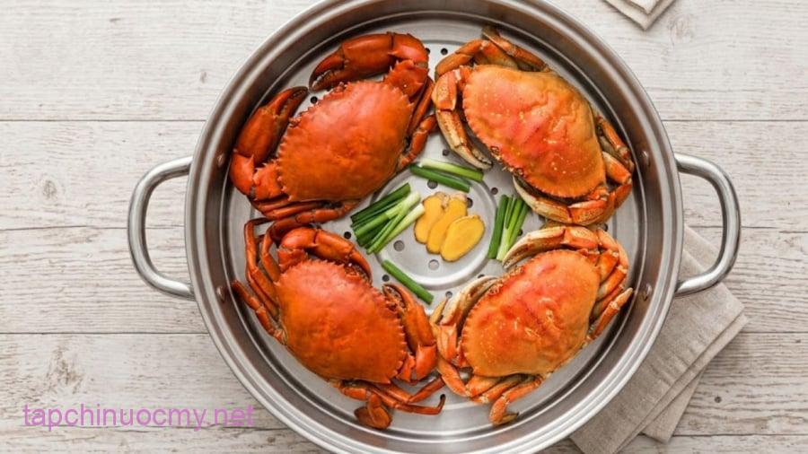Nên cho ghẹ vào nội hấp từ khi nước còn lạnh. Tăng nhiệt độ từ trợ giúp của chúng đều từ trong ra ngoài.